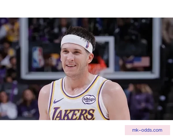 湖人再遇困境 里夫斯因肋骨侧腹伤情接受影像检查出战成疑